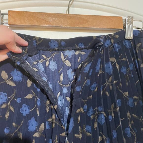 Vintage Sag Harbor Pleated Blue Black Floral Midi Skirt Size 10 Romantic Fairy - Picture 5 of 7